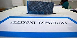 Elezioni Aversa, la politica in una bolla cognitiva: corsa al potere senza idee per la città