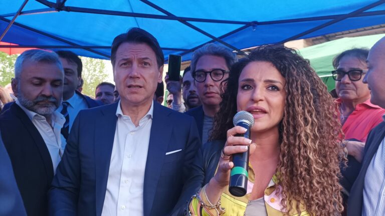 FOTO Comunali Marcianise, bagno di folla per Conte e Tartaglione. Il leader dei 5 Stelle: “Ridare dignità al lavoro”