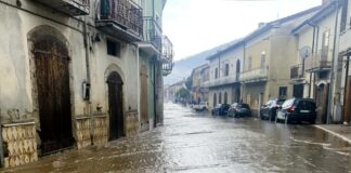 Avellino, bomba d’acqua: morto uomo travolto da sua auto