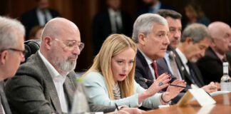 Alluvione in Emilia Romagna, scontro Meloni-Bonaccini sui fondi per la ricostruzione: “Cerca visibilità”