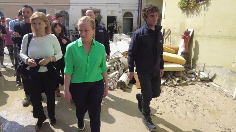 Alluvione in Emilia-Romagna, cinquemila interventi dei vigili del fuoco. In arrivo 100 milioni
