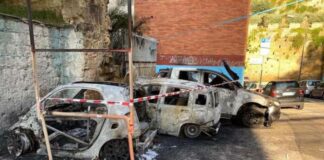 Napoli, non paga il parcheggiatore abusivo e le incendiano l’auto