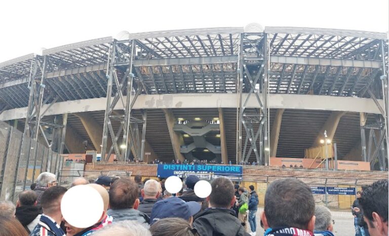 Napoli, la cricca dei bagarini del Maradona falsificava anche le fidelity card: 9 indagati