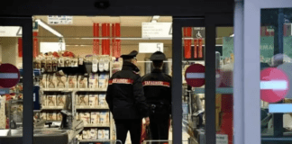 Sarno, rapina a mano armata in un supermercato