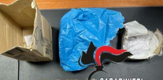 Procida, “pescano” 4 chilogrammi di hashish nel porto: denunciati 2 minorenni