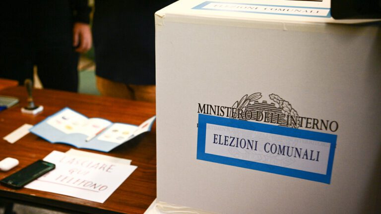 Elezioni, affluenza in calo negli 84 Comuni della Campania al voto