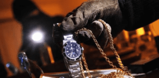 Colpo in gioielleria a Pietravairano, ladri in fuga con 100mila euro in oro