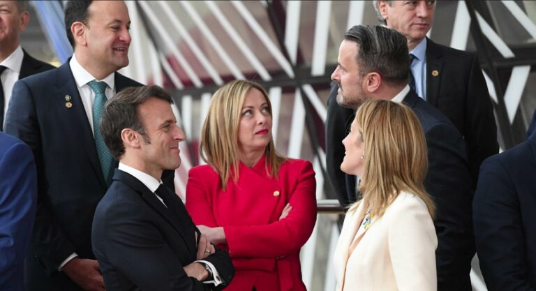 Il partito di Macron: “Sui migranti Meloni disumana e inefficace”