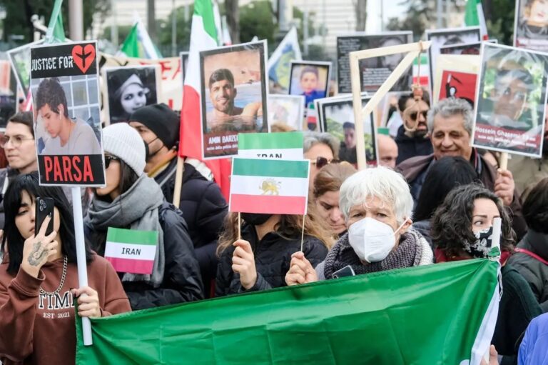 Petizione “Donna, vita e libertà” contro repressione in Iran, consegna firme alla Camera
