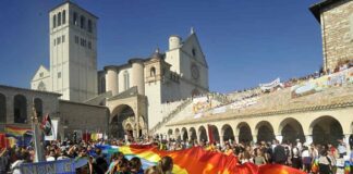 Diecimila alla Marcia della pace da Perugia ad Assisi: “Trasformiamo il futuro”