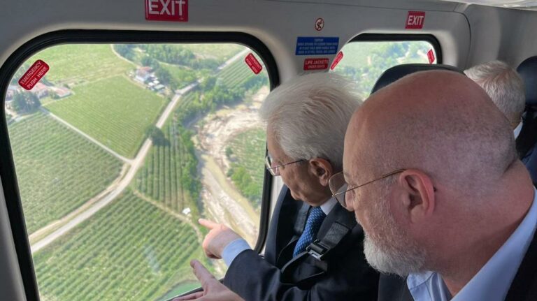 Alluvione, bagno di folla per Mattarella in Romagna. “Non sarete soli, tutta l’Italia vi è vicina”
