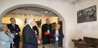 Cento anni fa nasceva Don Lorenzo Milani, Sergio Mattarella a Barbiana