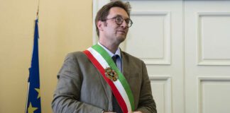 Incendiata l’auto di Carlo Buonauro sindaco e magistrato di Nola