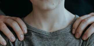 Avellino, violenza sessuale su una bimba di 10 anni: arrestato 76enne grazie a un post del nonno