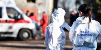 Mondragone, donna di 40 anni cade dal balcone e muore: si ipotizza suicidio