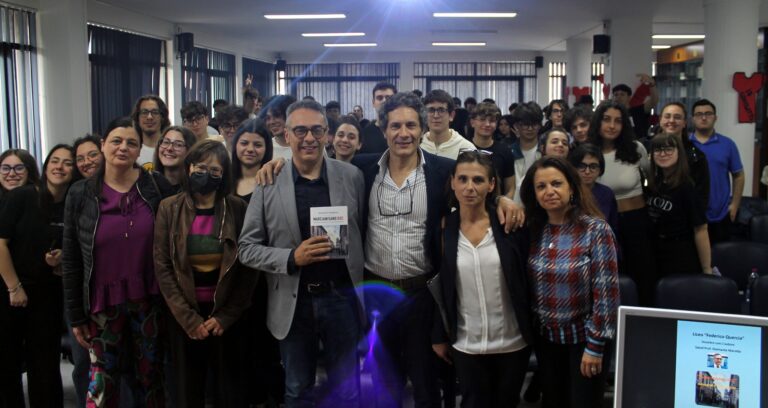 “Incontro con l’Autore”, grandi emozioni al Liceo Quercia di Marcianise con lo scrittore Alessandro Tartaglione
