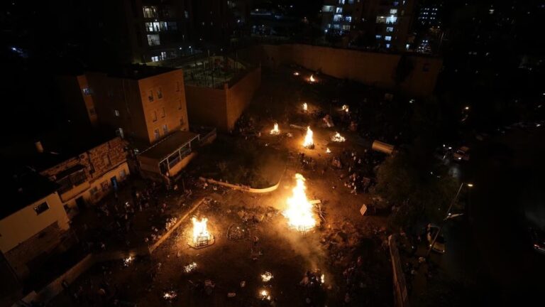 Raid di Israele sulla Striscia di Gaza, 13 morti e 20 feriti
