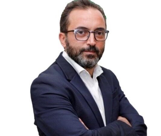 Orta di Atella, compravendita politica dei consiglieri di opposizione: Santillo e brancacciani vogliono mangiarsi anche il panettone