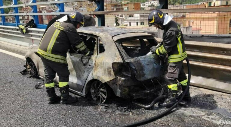 Napoli, auto esplosa in Tangenziale: morta la ricercatrice