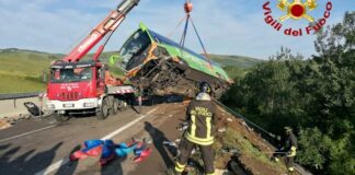 Incidente sull’A16: il mistero del furgone verde, è caccia agli immigrati