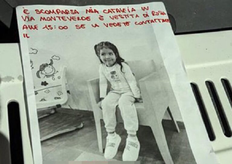 Firenze, la piccola Kata ripresa dalle telecamere mentre esce da sola dall’albergo