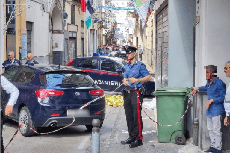 Sant’Antimo, duplice omicidio: uccisi un uomo e una donna. Ricercato suocero di una delle vittime