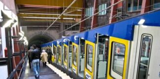 Napoli, armato di machete in funicolare: in fuga i pendolari. Fermato dalla polizia