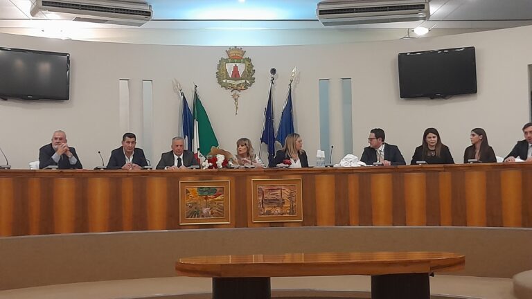 Marcianise, Zarrillo presidente del consiglio. Disastro Moretta, prima dà i numeri poi incolpa i franchi tiratori