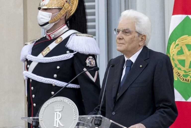 Festa della Repubblica, Mattarella: “Valori della Costituzione continuano a guidarci”