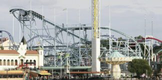 Un morto e 9 feriti in incidente sulle montagna russe in Svezia