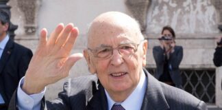 VIDEO LIVE SENATO Standing ovation per i 98 anni di Giorgio Napolitano, gli auguri del presidente La Russa