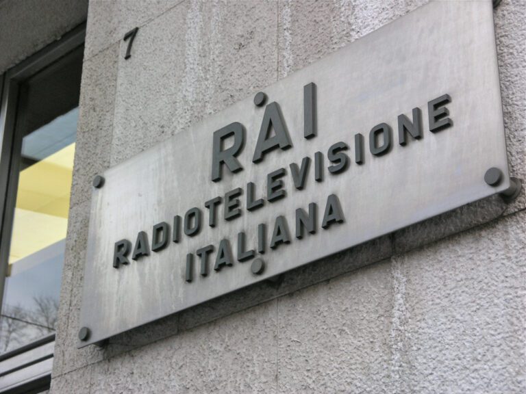 Giorgetti ai vertici Rai: piano di tagli per ripianare buco da 580 milioni, il canone andrà ridotto. Graziano (Pd): “Maggioranza a pezzi”