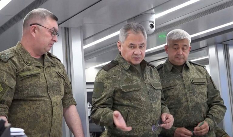 Russia, Shoigu ricompare e visita le truppe in Ucraina: Prigozhin resta indagato per ribellione