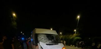 Milano, ubriaco e senza patente investe due 15enni in bici: morto il ragazzo, grave la sua amica