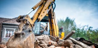 Demolita lussuosa villa abusiva nel Casertano