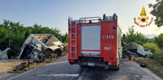 Francolise, schianto tra autocarro e auto con 3 giovani: perde la vita un ragazzo