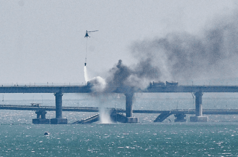Ucraina, esplosioni sul Ponte di Crimea: due morti