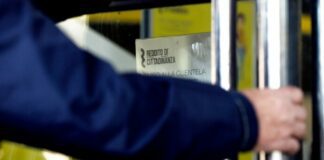 Reddito di cittadinanza abolito, manifestazione a Napoli: “In piazza per la sopravvivenza”