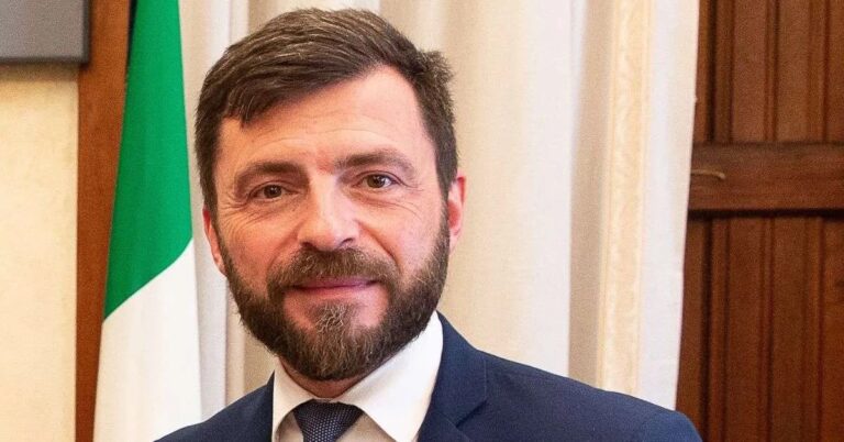 VIDEO INTERVISTA Salario minimo, Rizzetto (FdI): “È un grave errore, l’opposizione fa propaganda estiva”