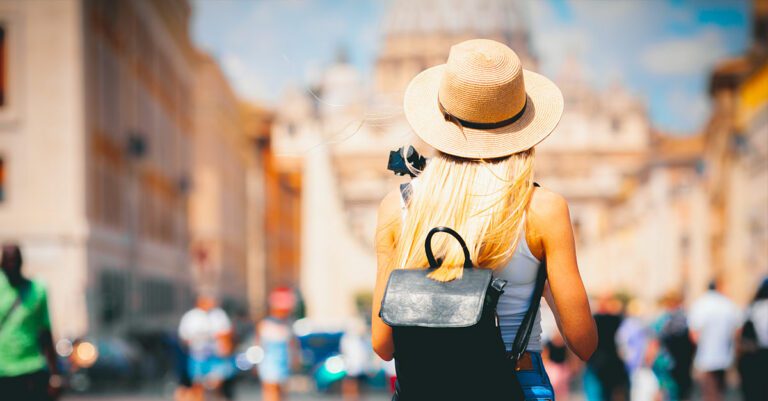 Il turismo in Italia torna ai livelli pre-Covid, traina l’ecommerce a 36 miliardi di euro