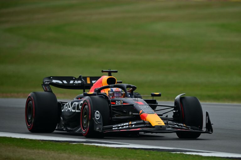 F1 Silverstone, Verstappen vince in Inghilterra, super McLaren con Norris 2°, sul podio anche Hamilton