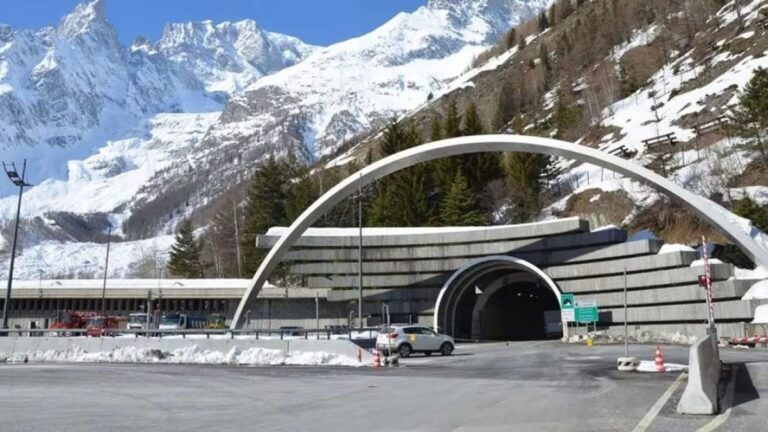 Chiuderà il traforo del Monte Bianco, l’allarme degli albergatori: “Si rischia il disastro”