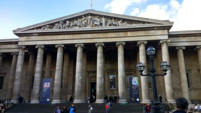 Londra, uomo accoltellato davanti al British Museum
