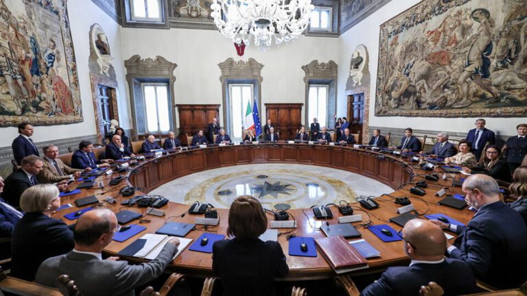 Il Cdm approva il decreto energia: 1,3 miliardi per le famiglie. Nuova sanatoria sugli scontrini, contributo extra per le bollette