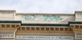 Galleria di Milano, al via i lavori di pulizia: la “firma” già comparsa a Tolosa