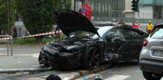 Milano, auto piomba sul marciapiede e travolge i pedoni: morto un 18enne canadese