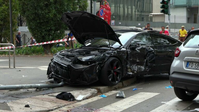 Milano, auto piomba sul marciapiede e travolge i pedoni: morto un 18enne canadese