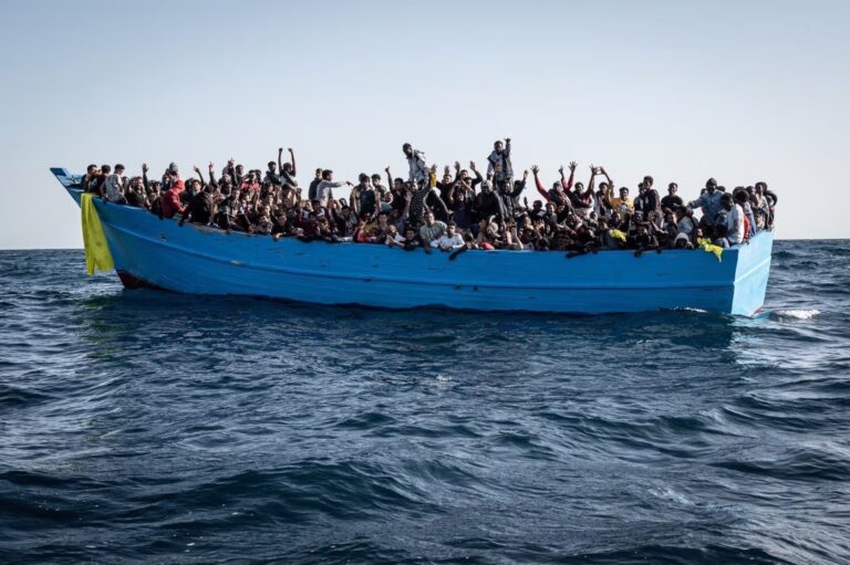 Migranti, il Viminale: sbarchi sono più che raddoppiati nel 2023. Raffica di arrivi a Lampedusa nella notte