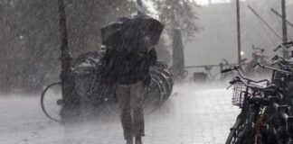 Maltempo, allerta arancione in Friuli Venezia Giulia: crollato un ponte nel Parmense, allerta rossa in tutta l’Emilia Romagna