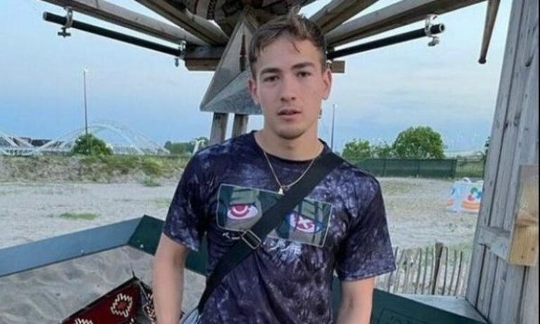 Omicidio Cuneo, catturato il 21enne in fuga dopo aver ucciso il padre e un amico di famiglia